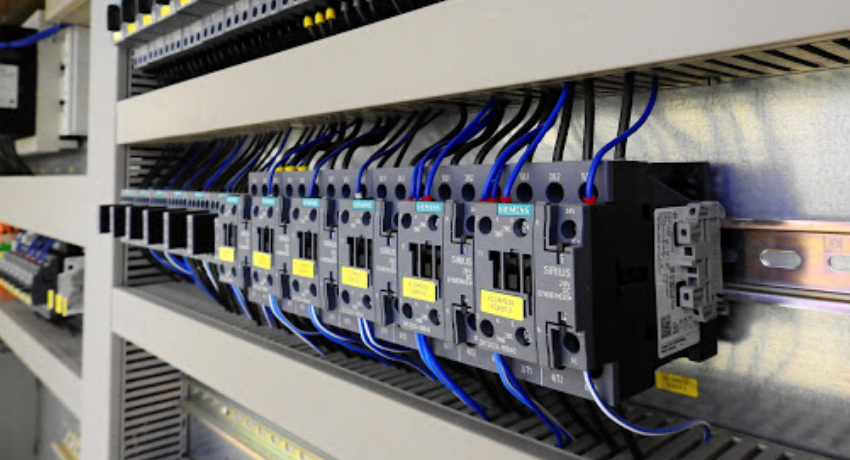 Disjuntores são dispositivos eletromecânicos